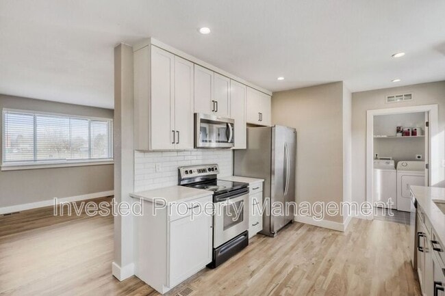 Building Photo - 3230 Elm St