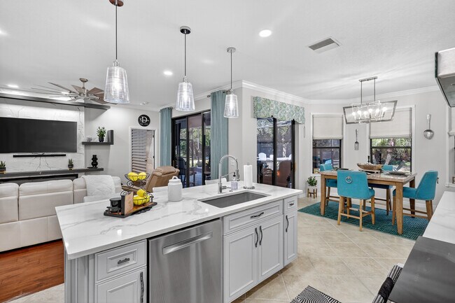 Building Photo - 145 Silver Falls Dr