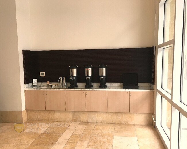 Building Photo - Luxurious SOMA Grand Condo: 3 Bed / 2 Bath...