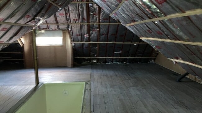 Building Photo - 1076 Sherwood Dr