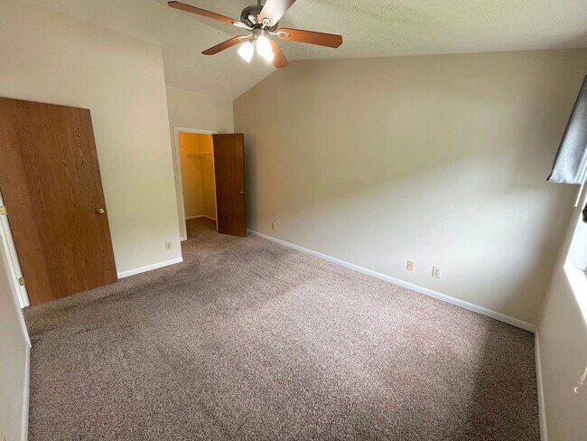 Building Photo - Beautiful 2BR/2BA Condo with Pool, Fitness Center & Private Balcony