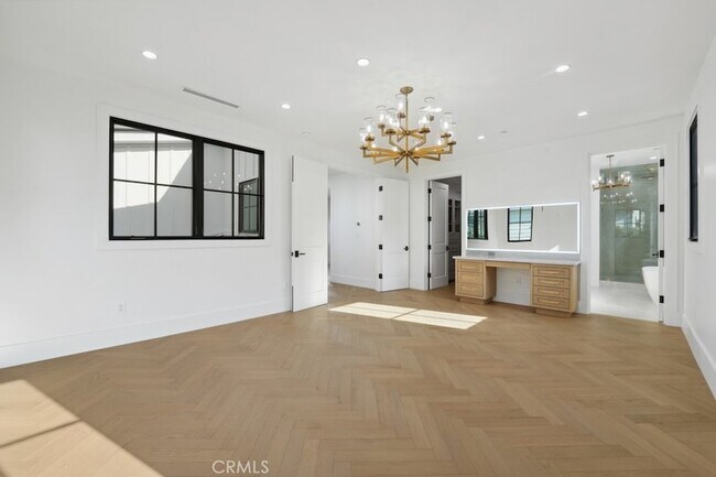 Building Photo - 4539 Longridge Ave
