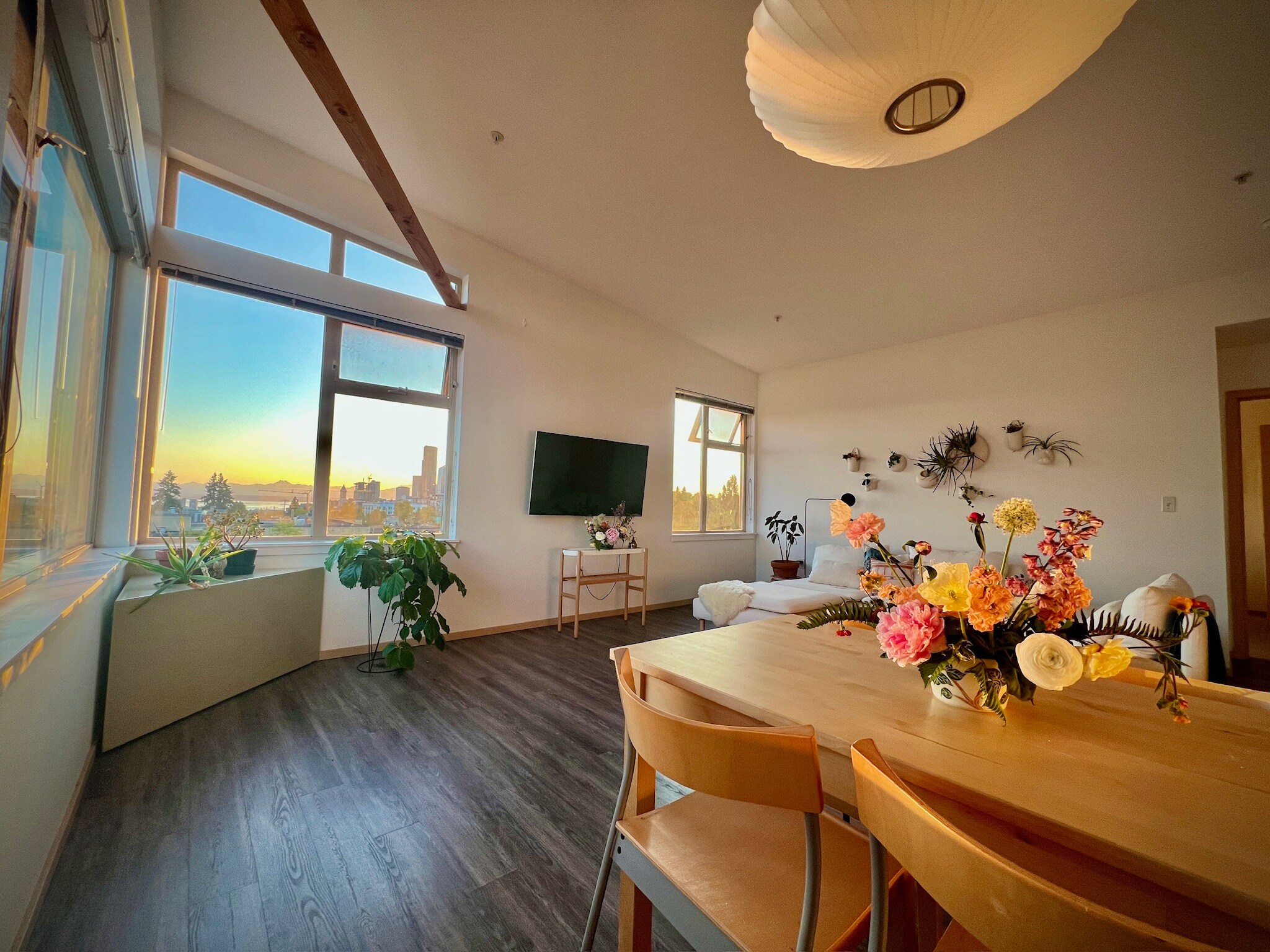 Building Photo - 425 23rd Ave S