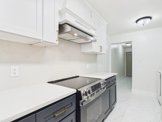 Building Photo - 7836 Bateman Ln