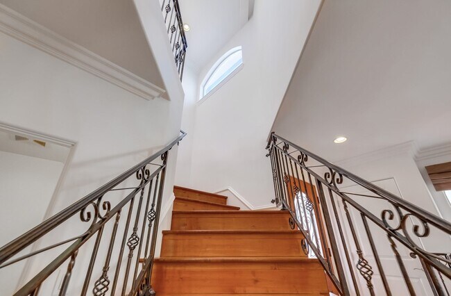 Building Photo - 1902 Marshallfield Ln