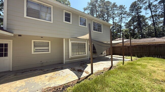 Building Photo - 2815 Woodland Grove Dr