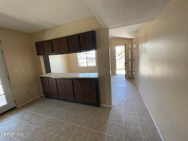 Building Photo - 2849 Beachcomber Dr