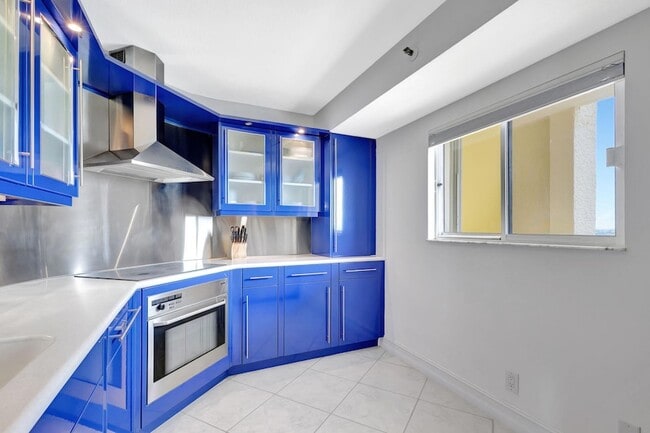 Building Photo - 300 Ocean Trail Way