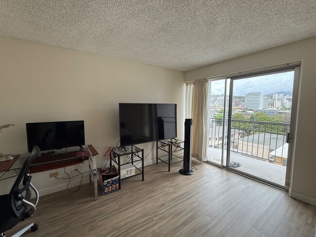 Building Photo - Conveniently Located One Bed/One Bath/One ...