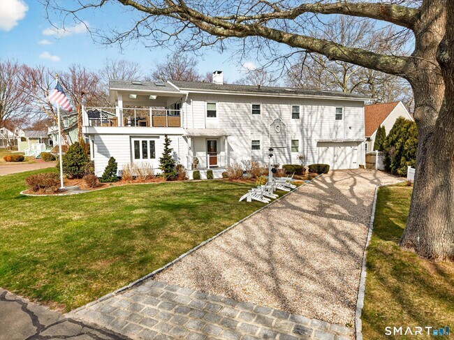 Building Photo - 5 Woodland Dr