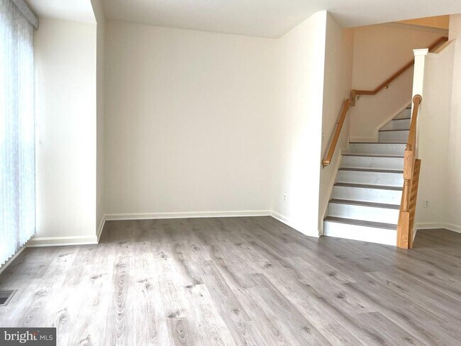 Building Photo - 2540 Banshire Dr