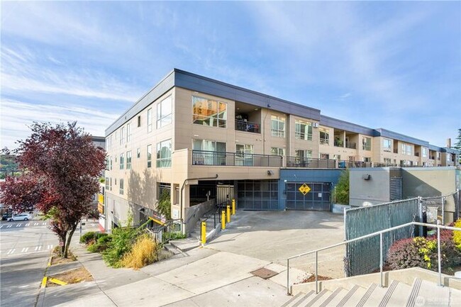 Building Photo - Top-Floor Condo with Office/Den + Private Balcony in the Heart of Seattle