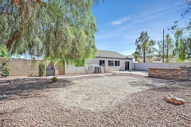 Building Photo - 5840 Coconut Creek St