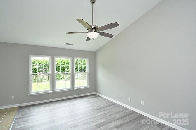 Building Photo - 129 Bosburg Dr