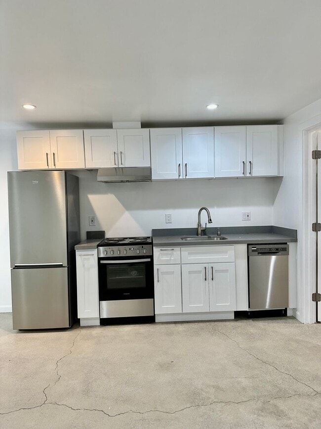 Building Photo - 3201 Beaumont Ave.