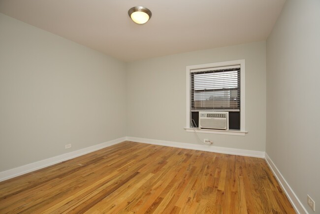 Building Photo - 550 W Arlington Pl