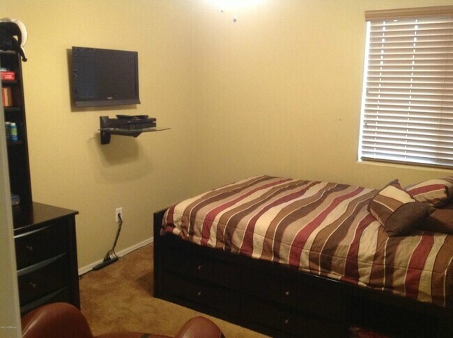 Building Photo - Spacious Rita Ranch Home with Modern Comforts & Community Perks!