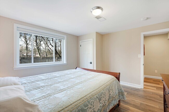 Building Photo - 5128 Linnean Terrace NW