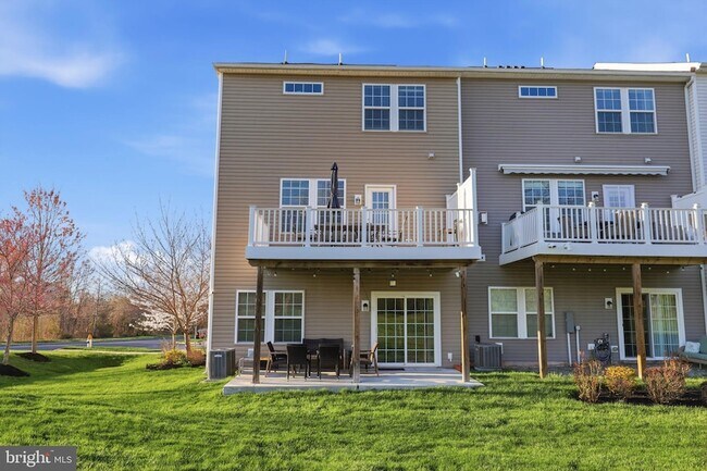 Building Photo - 1700 Beacon Ln