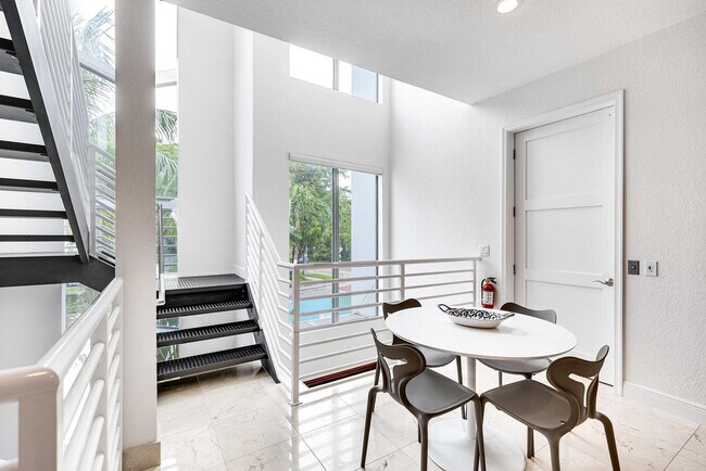 Building Photo - 1412 SE 2nd St