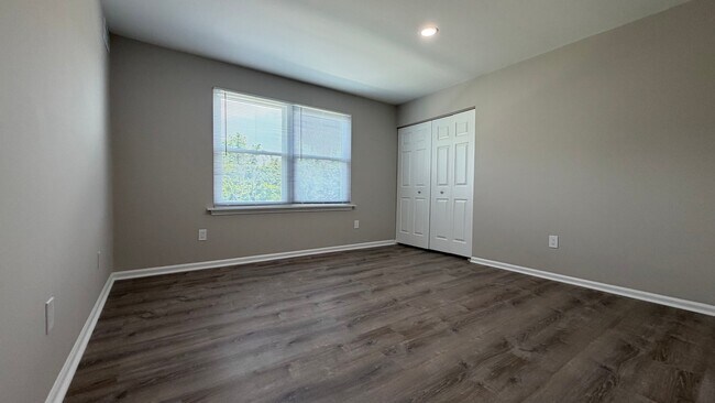 Building Photo - 4548 Rosemarie Dr