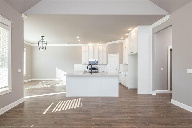 Building Photo - 5653 Poppy Ave