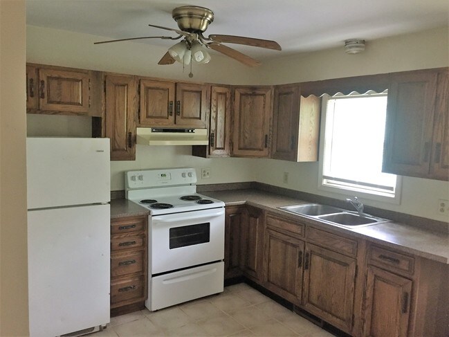 Kitchen - 609 Grove City Rd