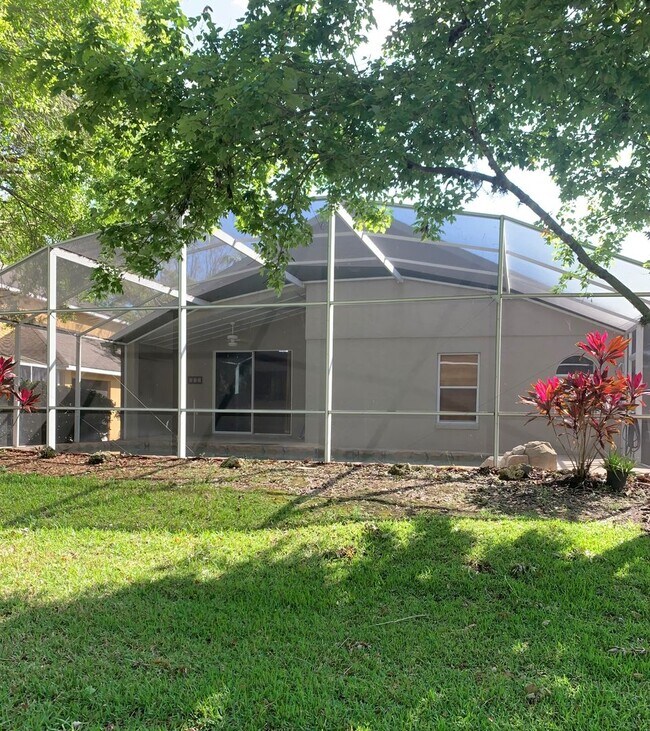 Building Photo - 3/2 Pool Home in Manderley Run