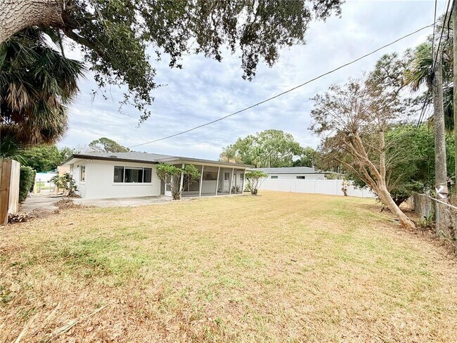 Building Photo - 4866 Huntington St NE