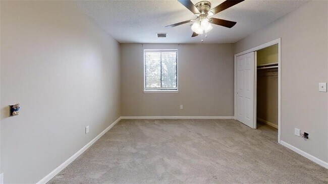 Building Photo - 300 Johnson Ferry Rd