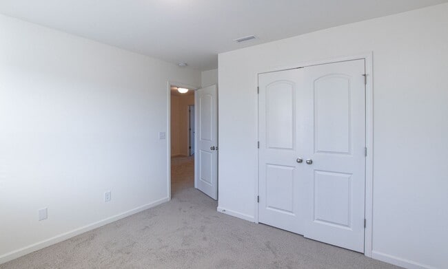 Building Photo - BEAUTIFUL 3BD/2.5BTH Townhome in Belmont a...