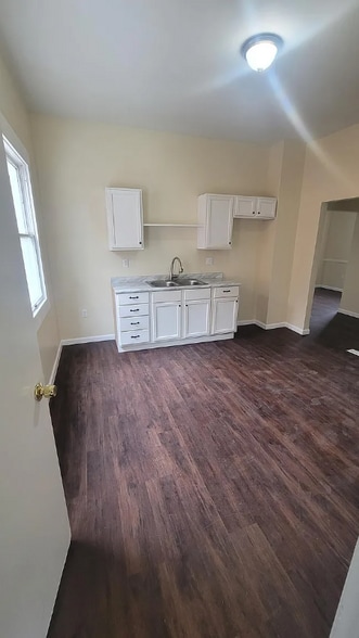 Primary Photo - 4485 W 136th St