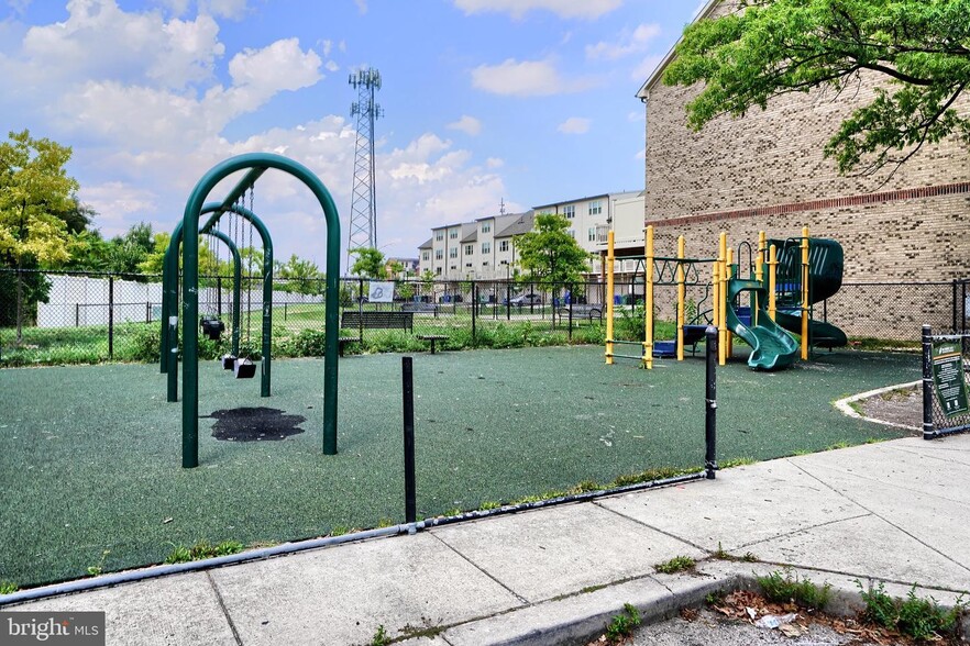 Building Photo - 201 S Macon St