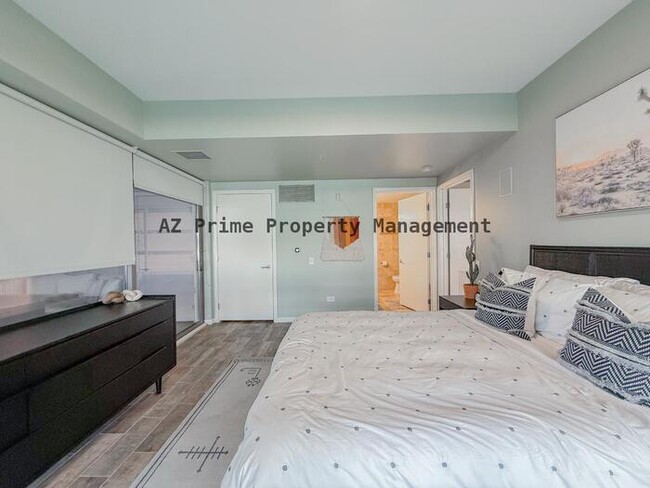 Building Photo - 7137 E Rancho Vista Dr
