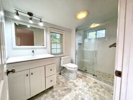 Building Photo - 33 Paul St