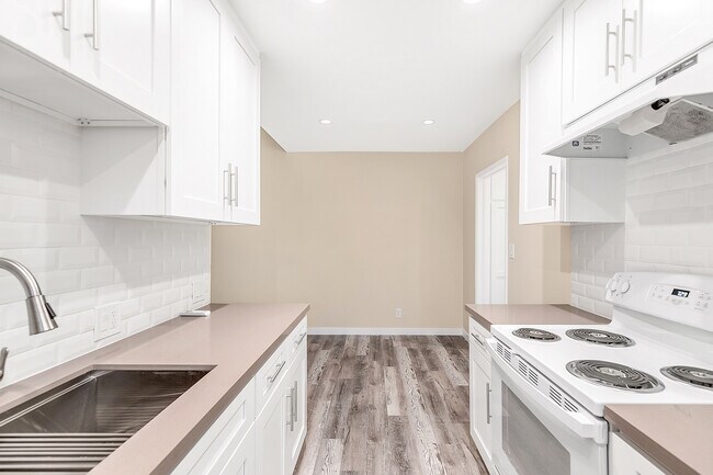 Building Photo - 3831 Beethoven St