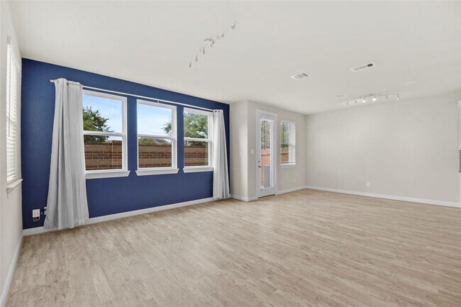 Building Photo - 9911 Brickhouse Dr
