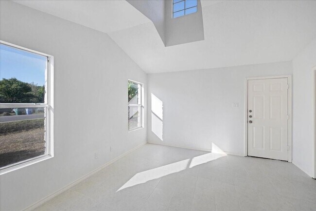 Building Photo - 421 Fantail Loop