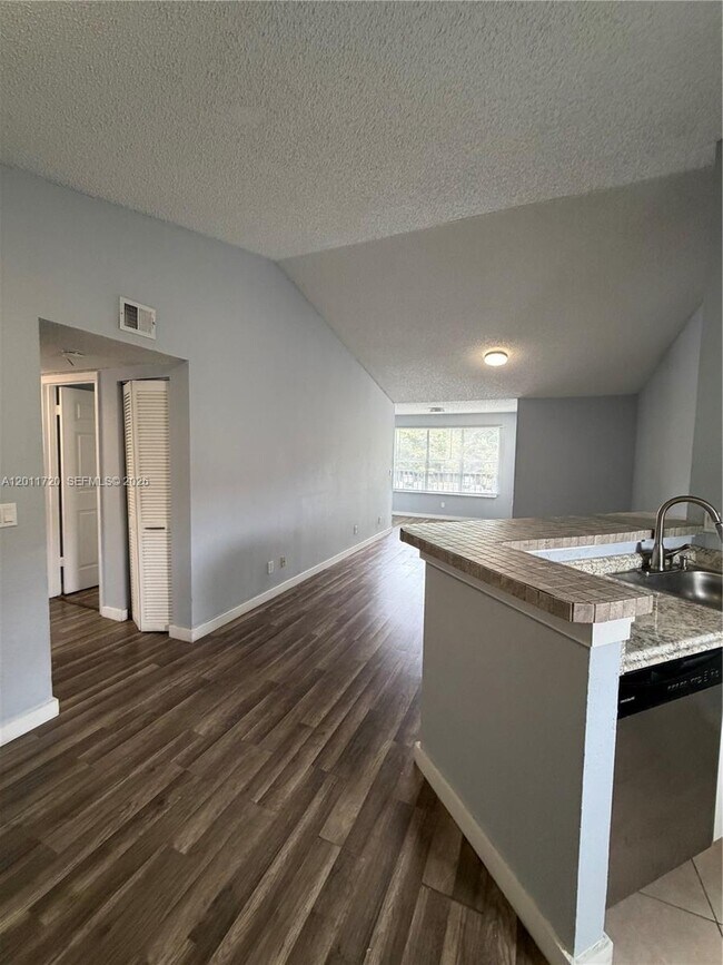 Building Photo - 1306O0 Vista Isles Dr