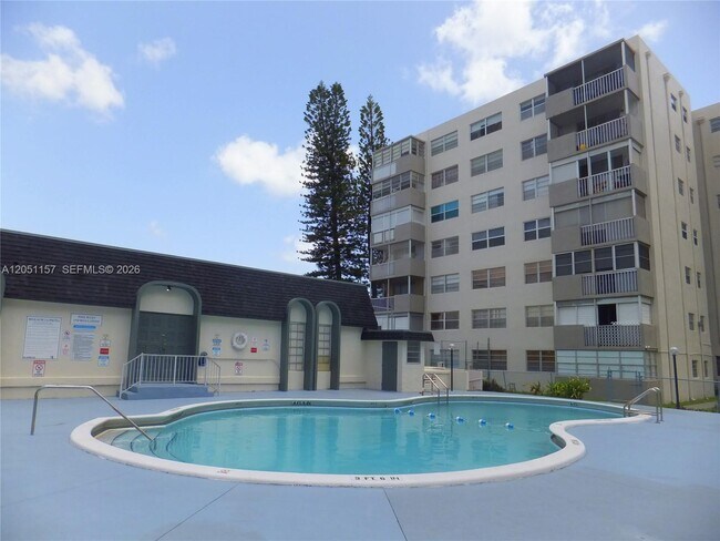 Building Photo - 16410 Miami Dr