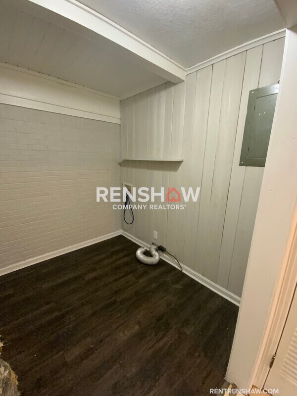 Building Photo - 212 N Poplar St