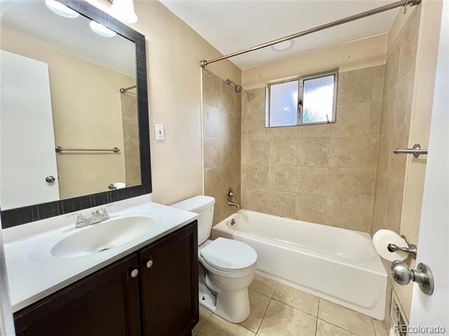 Building Photo - 2675 S Josephine St