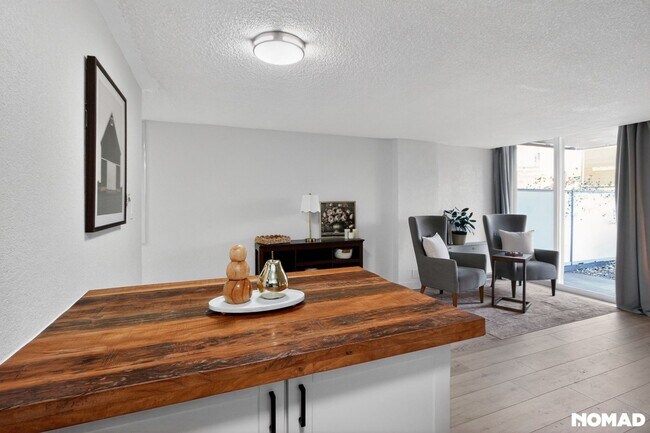 Building Photo - Charming Studio Condo in Denver