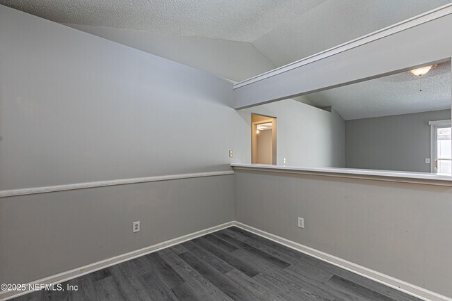 Building Photo - 1836 Manitoba Ct N