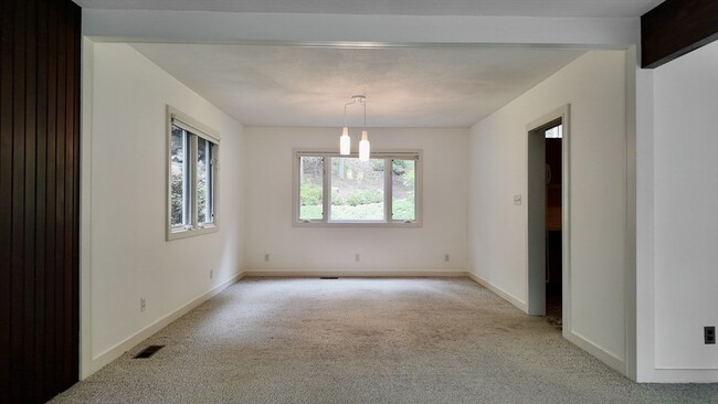 Building Photo - 14 Overlook Dr