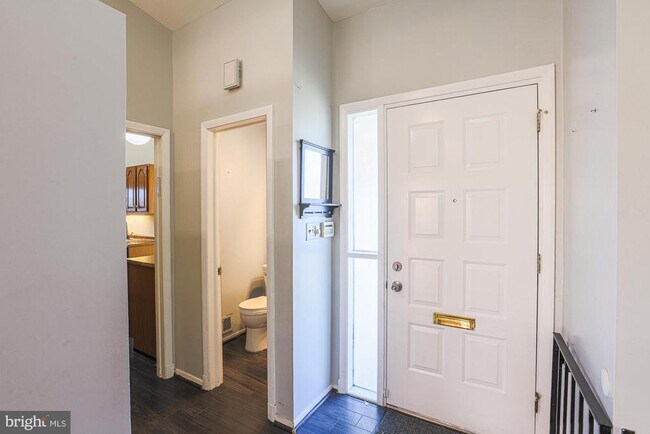 Building Photo - 2421 Lightfoot Dr