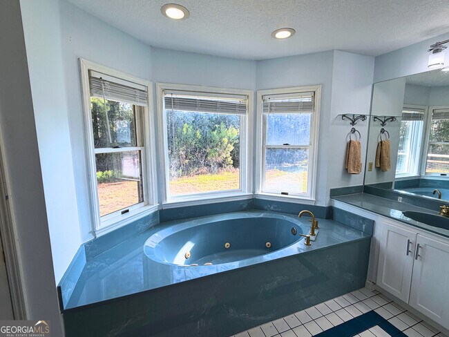 Building Photo - 1818 Union Carbide Rd