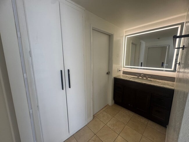 Building Photo - High-Rise Long Beach Condo with Ocean Views, Huge Balcony and Parking
