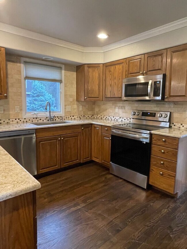 Building Photo - Beautiful Two-Story Home in Cul-de-sac