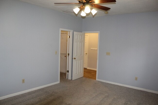 Building Photo - Beautiful Ranch Home in Avon!